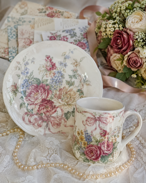 aadbdc46-1149-43b8-a022-bb094d2a2681 The Porcelain Postcard Club 🕊️