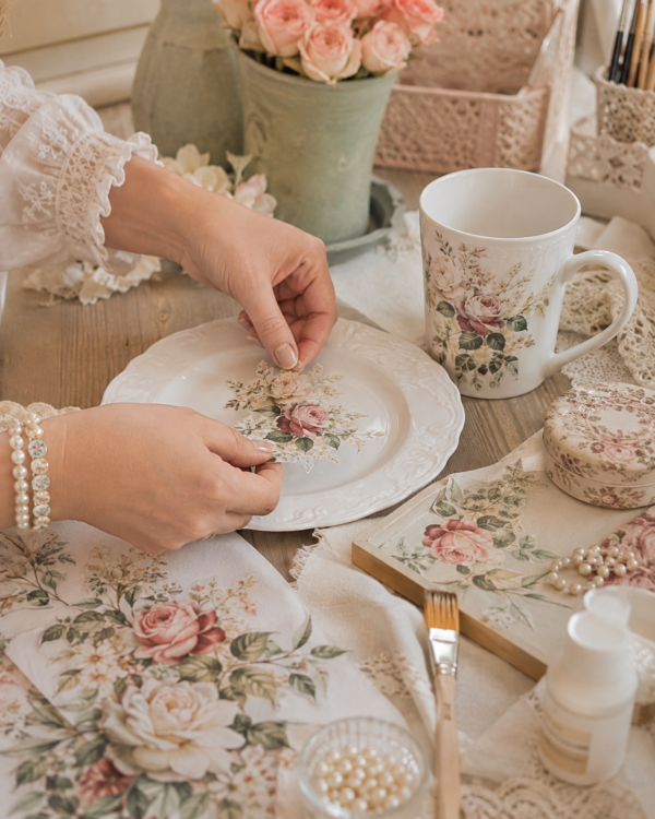 cb4c5d17-9236-4660-99eb-79b9fb36df48 The Porcelain Postcard Club 🕊️